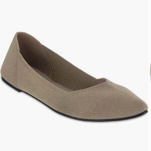 MIA pointed cloth flats